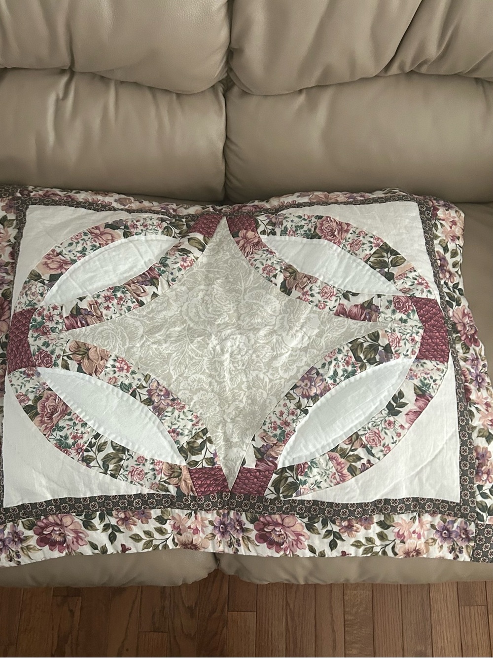 Vintage Double Wedding Ring Quilted Pillow Sham Floral Cottagecore Mauve/Cream - Picture 3 of 6